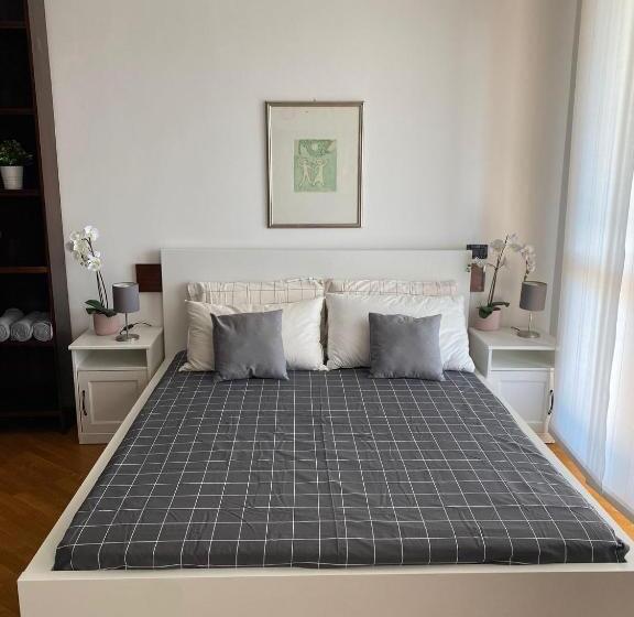 四人标准间, Bedandbreakfast Eni Torri Lombarde San Donato Bbqueen