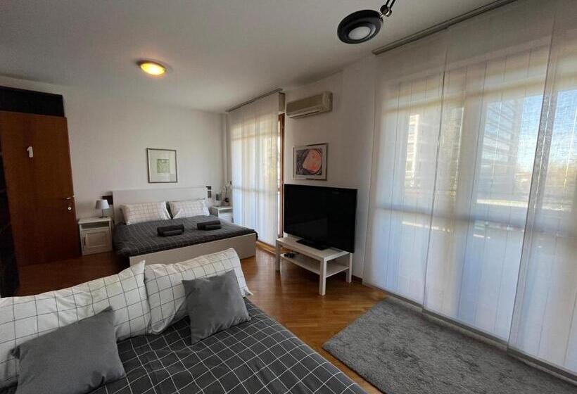 スタンダード４人部屋, Bedandbreakfast Eni Torri Lombarde San Donato Bbqueen