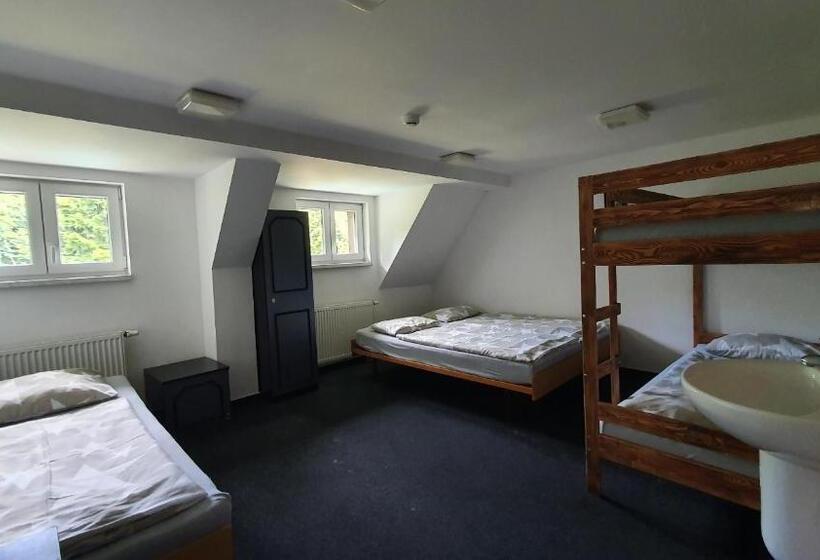 패밀리 룸, Chata Na čiháku