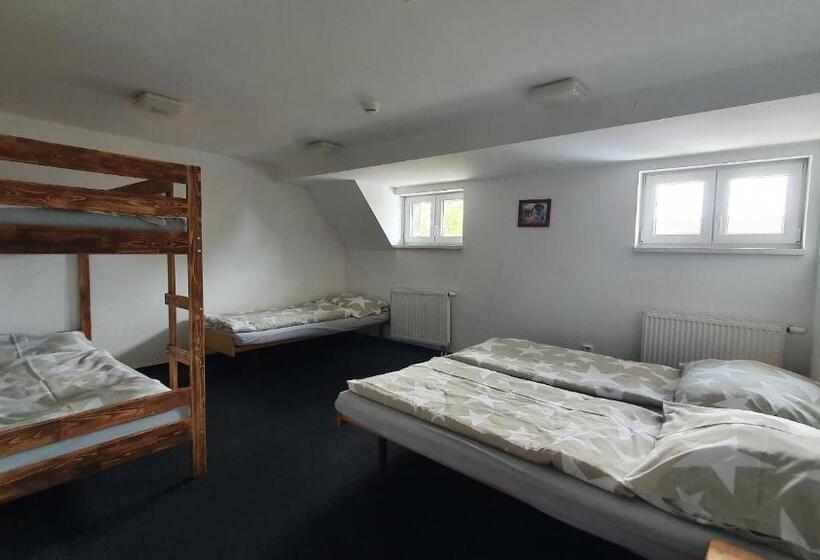 패밀리 룸, Chata Na čiháku