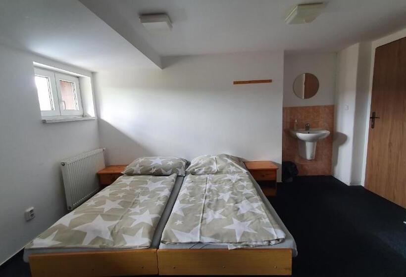 패밀리 룸, Chata Na čiháku