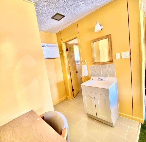 חדר סטנדרט, Tropic Motel