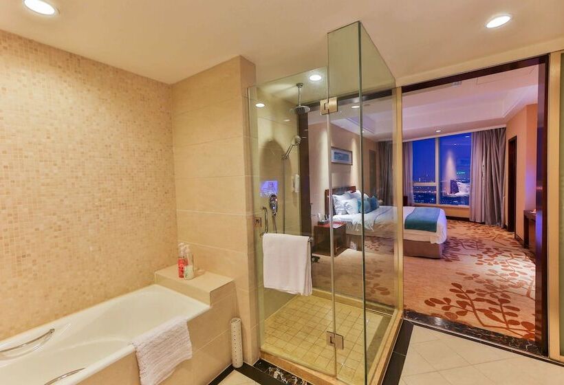 جناح ديلوكس, Nade