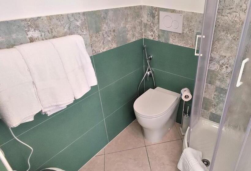 Номер Стандарт с Террасой, B&b Di Girolamo