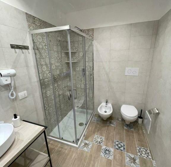 스탠다드 트리플 발코니 룸, Red Moon