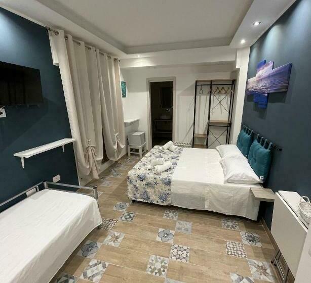 스탠다드 트리플 발코니 룸, Red Moon