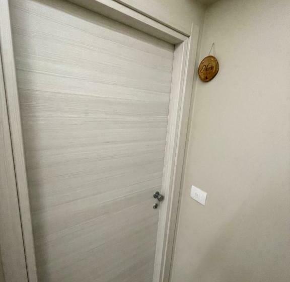 스탠다드 트리플 발코니 룸, Red Moon