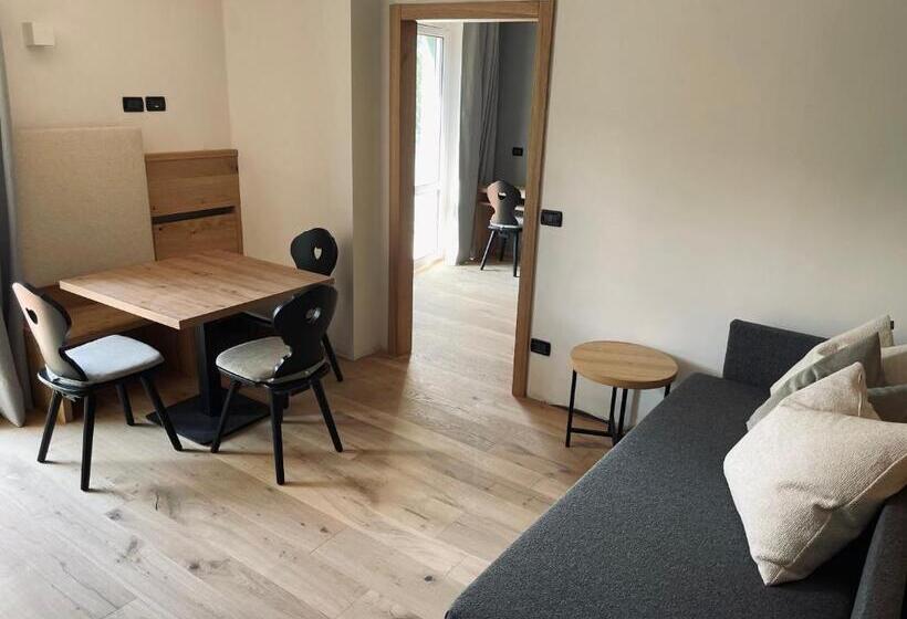 جناح جونيور, Rech Hof Sayonara