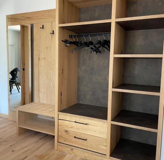 جناح, Rech Hof Sayonara