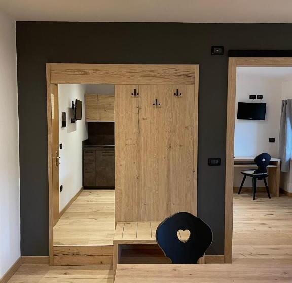 جناح, Rech Hof Sayonara