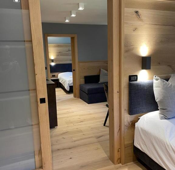 جناح غرفتين نوم, Rech Hof Sayonara