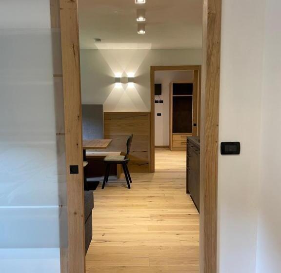 جناح غرفتين نوم, Rech Hof Sayonara