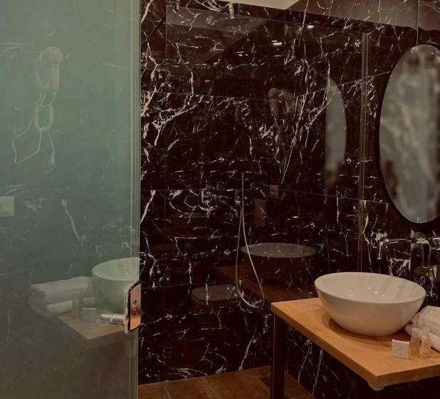 디럭스 패밀리 룸, Merly