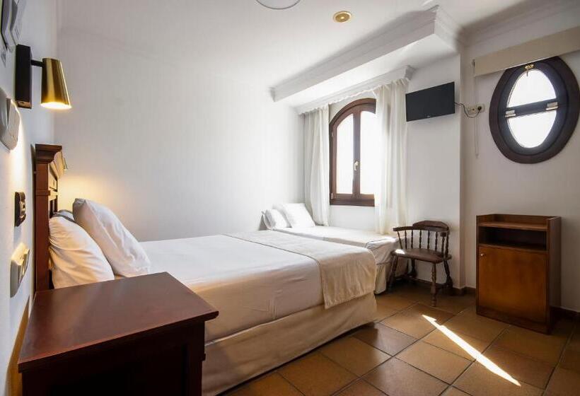 اتاق استاندارد سه نفره, Hostal La Muralla