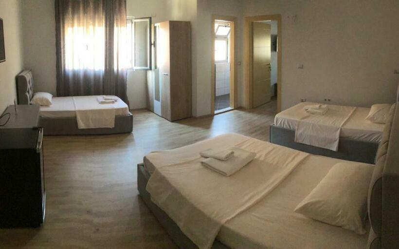 패밀리 룸, Aulona