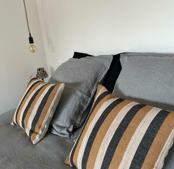 Номер Стандарт Вид на Сад, Ostal 158