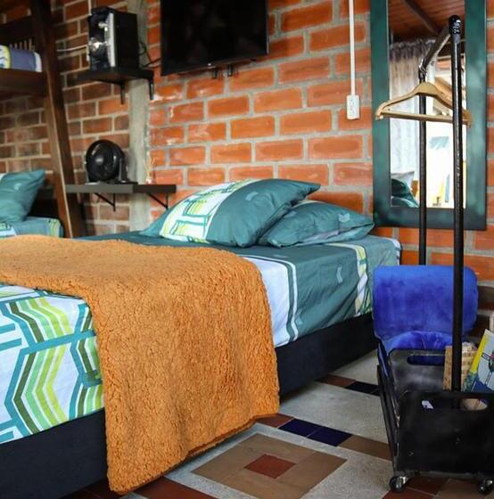 家族用バンガロー, The Canarys Hostal