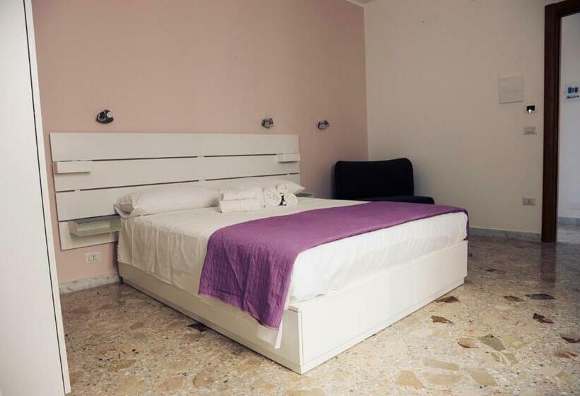 חדר קומפורט לשלושה, Le Stanze Di Nina