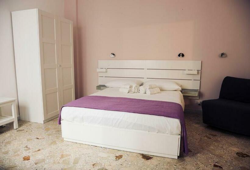 חדר קומפורט לשלושה, Le Stanze Di Nina