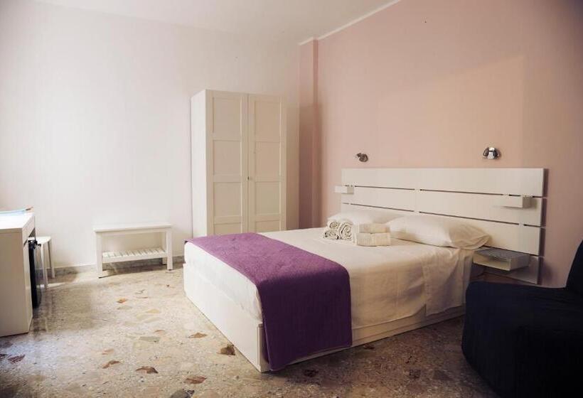 חדר קומפורט לשלושה, Le Stanze Di Nina