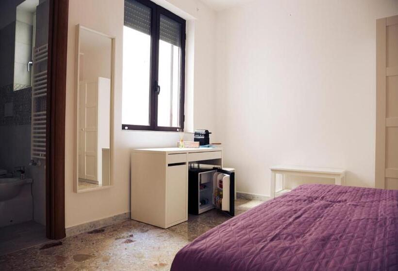 חדר קומפורט לשלושה, Le Stanze Di Nina