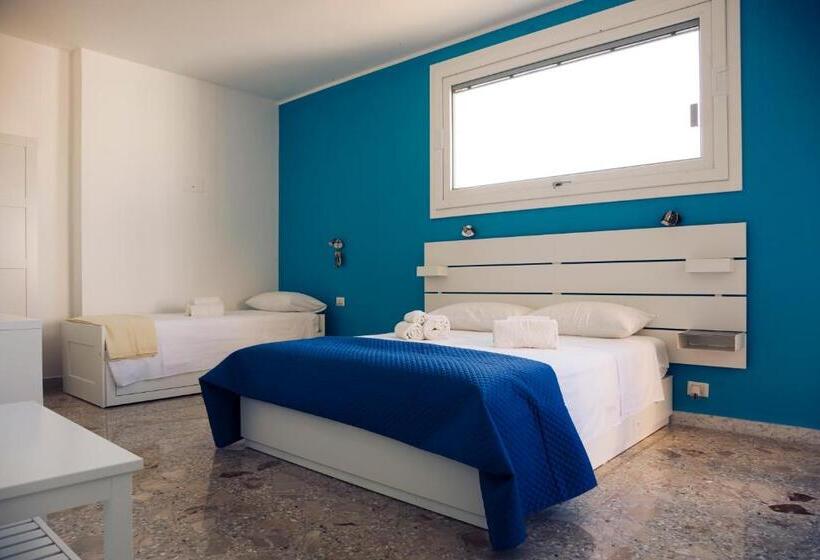 חדר סופריור לשלושה עם נוף לים, Le Stanze Di Nina