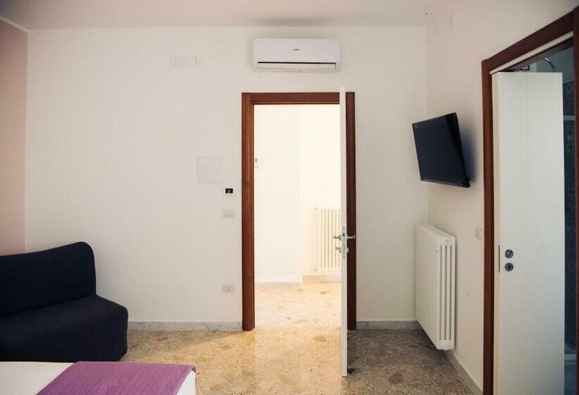 חדר קומפורט לשלושה, Le Stanze Di Nina