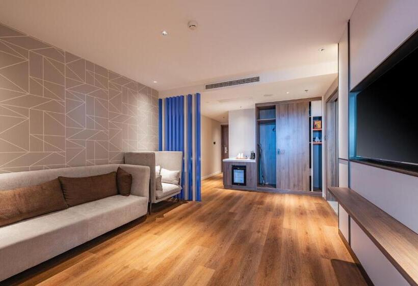 Люкс 2 Спальни, Holiday Inn Express Huludao Seaview By Ihg