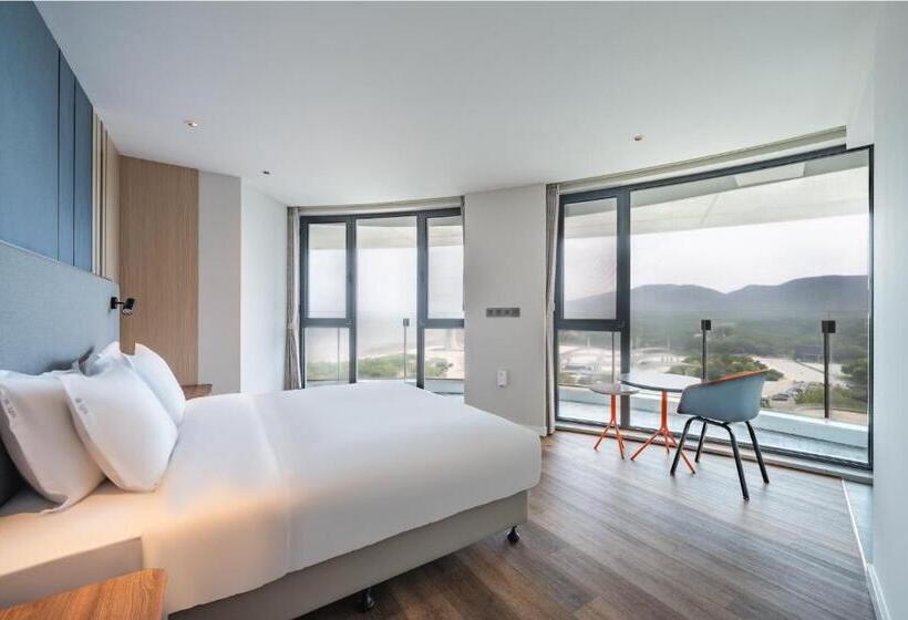 キングサイズベッドのスイートルーム, Holiday Inn Express Huludao Seaview By Ihg