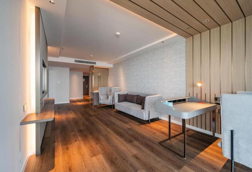 キングサイズベッドのスイートルーム, Holiday Inn Express Huludao Seaview By Ihg