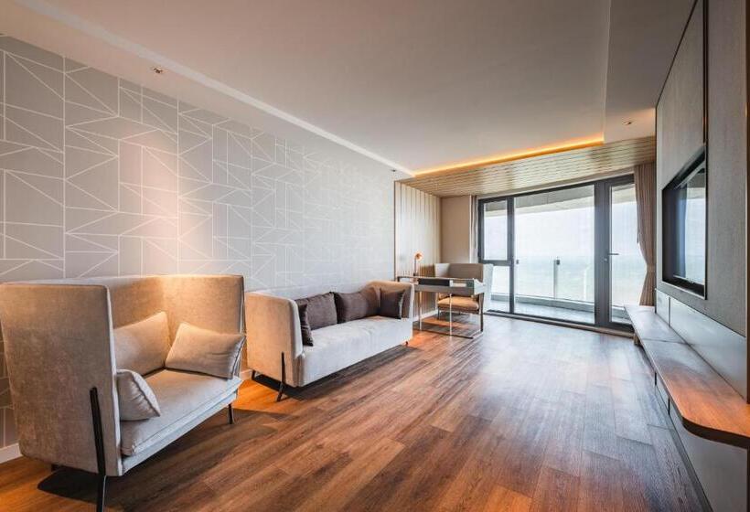 キングサイズベッドのスイートルーム, Holiday Inn Express Huludao Seaview By Ihg