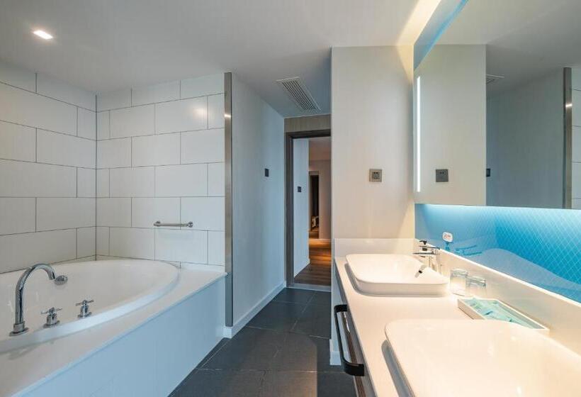 キングサイズベッドのスイートルーム, Holiday Inn Express Huludao Seaview By Ihg