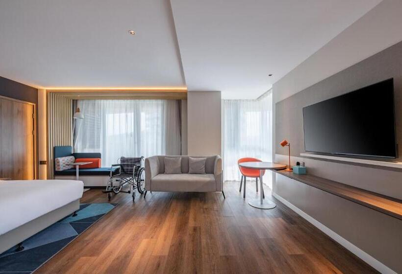身障者適用キングサイズベッドルーム, Holiday Inn Express Huludao Seaview By Ihg
