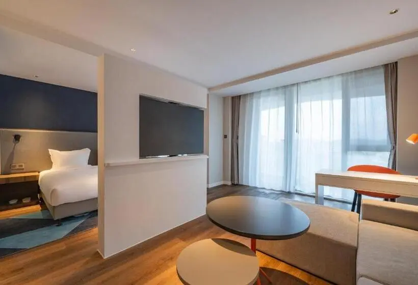 キングサイズベッドのスイートルーム, Holiday Inn Express Huludao Seaview By Ihg