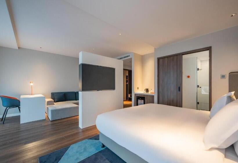 キングサイズベッドのスイートルーム, Holiday Inn Express Huludao Seaview By Ihg