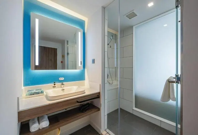 キングサイズベッドのスイートルーム, Holiday Inn Express Huludao Seaview By Ihg
