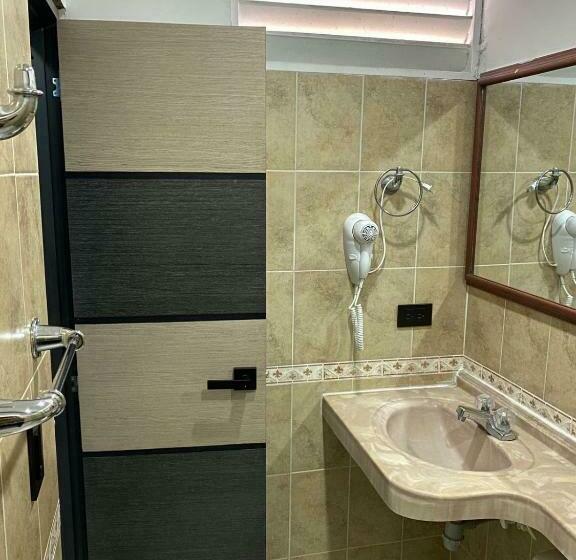 标准间, Plaza Real Ocaña