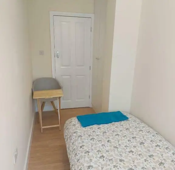 スタンダードシングルルーム, Vibrant Single Room Only For One Adult