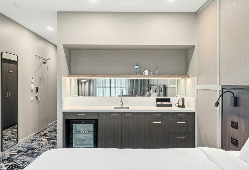 디럭스 스위트 킹 침대, Mercure Pakenham