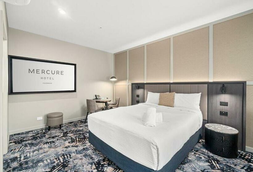 디럭스 스위트 킹 침대, Mercure Pakenham