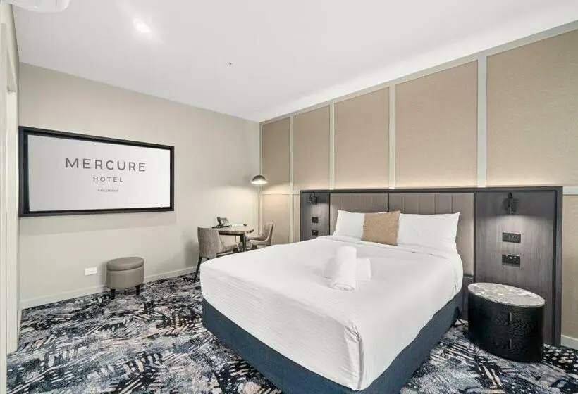キングサイズベッドのデラックススイート, Mercure Pakenham