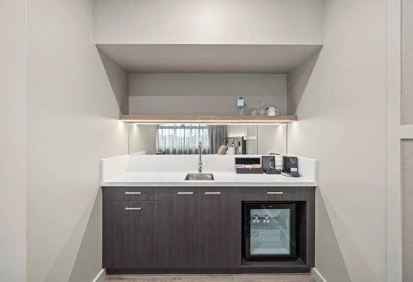 プレステージルーム, Mercure Pakenham