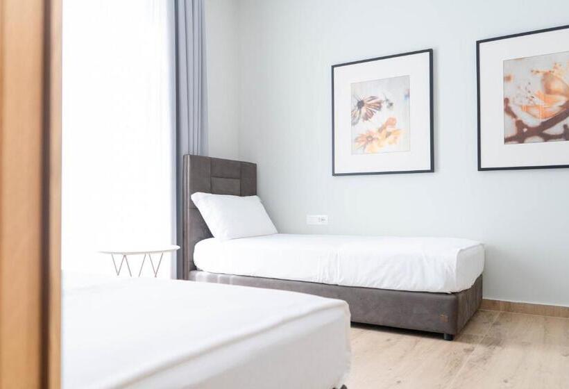 חדר דלוקס לארבעה, Patio