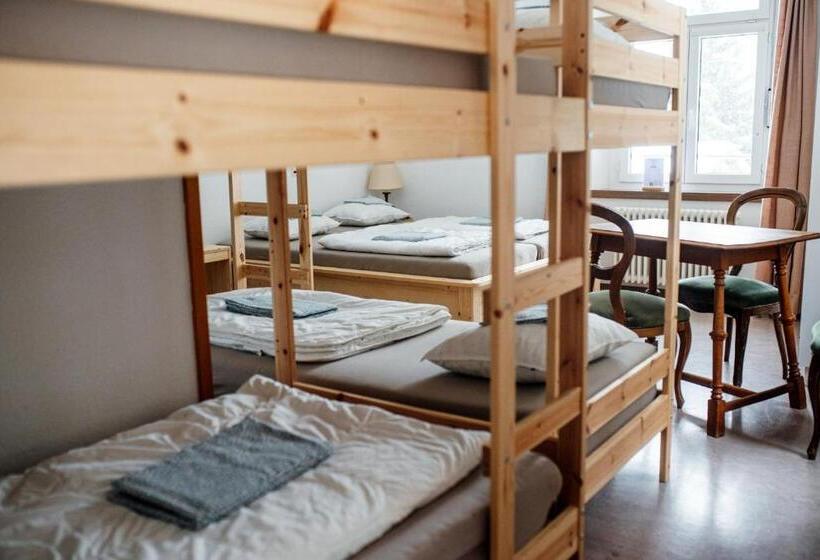 共用房间的床, Gruppenhaus Lindenhof Churwalden