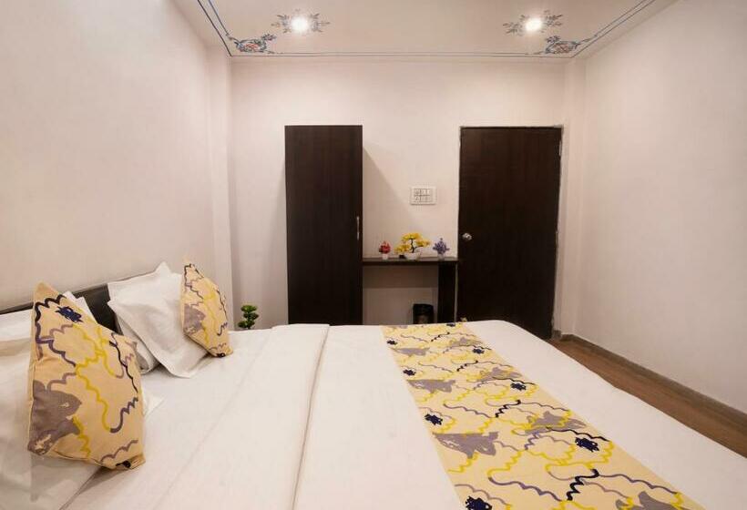 디럭스 룸, Tripli Hotels Arunoday Palace