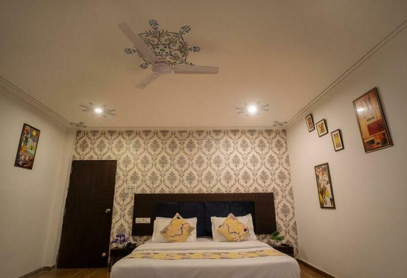 디럭스 룸, Tripli Hotels Arunoday Palace