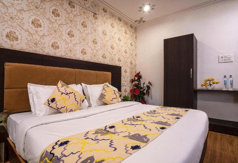 디럭스 룸, Tripli Hotels Arunoday Palace