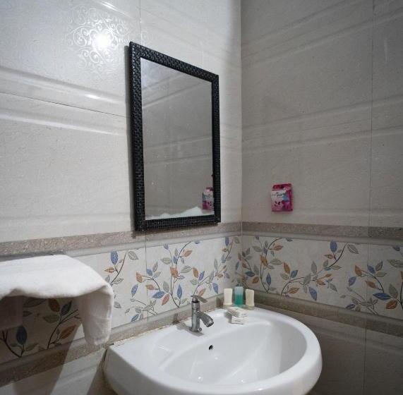 디럭스 룸, Tripli Hotels Arunoday Palace