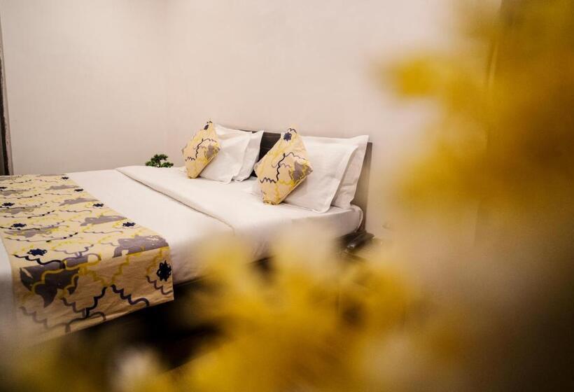 디럭스 룸, Tripli Hotels Arunoday Palace