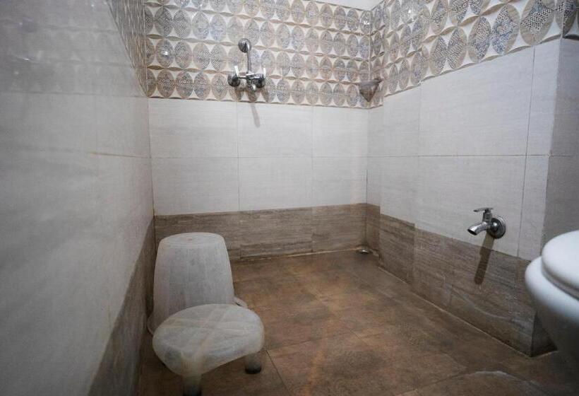 디럭스 스위트 킹 침대, Tripli Hotels Arunoday Palace